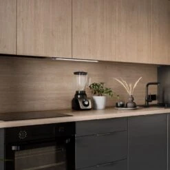 Aplique LED Recargable Por USB Kaus Black Con Sensor De Movimiento, L600mm, Plástico Y Aluminio, Pintado Negro - Emuca -Brico Lemar Comercio aplique led recargable por usb kaus black con sensor de movimiento l600mm plastico y aluminio pintado negro emuca 2