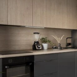 Aplique LED Recargable Por USB Kaus Black Con Sensor Táctil De Proximidad, L400mmPlástico Y Aluminio, Pintado Negro - Emuca -Brico Lemar Comercio aplique led recargable por usb kaus black con sensor tactil de proximidad l400mmplastico y aluminio pintado negro emuca 2