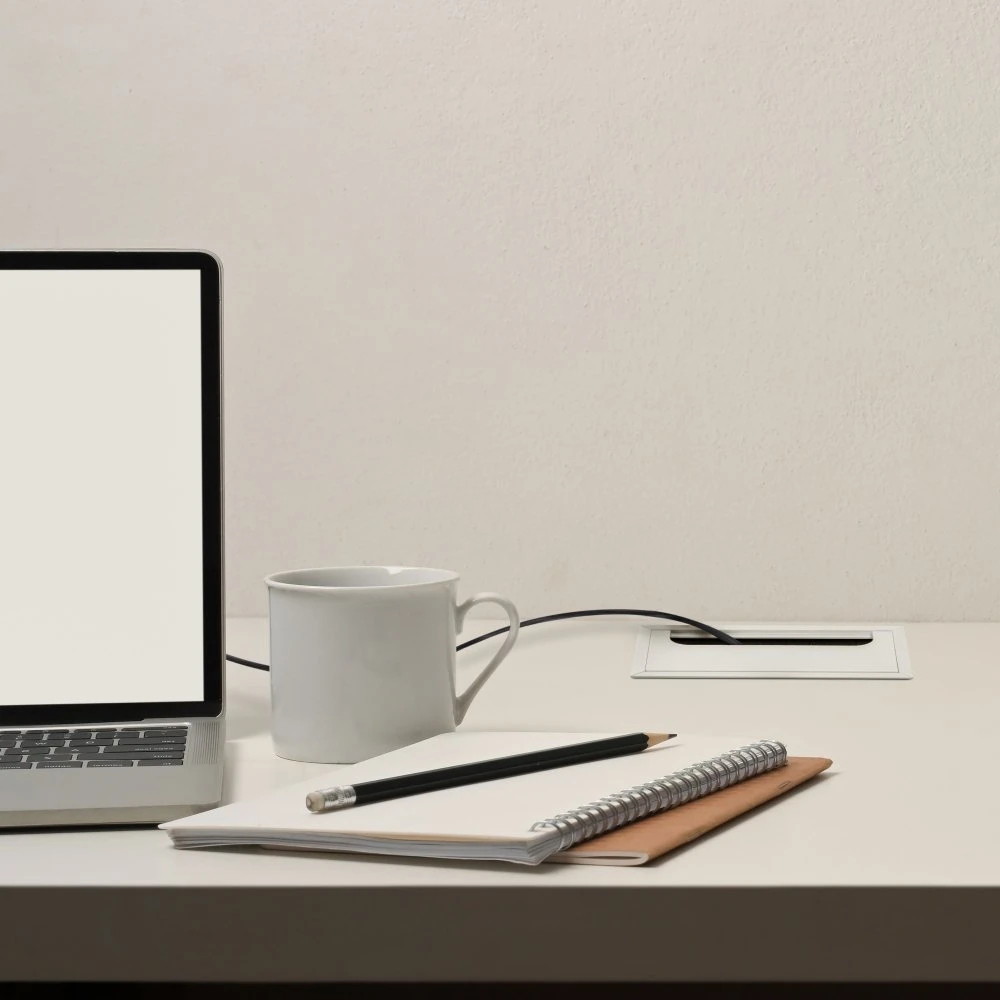 Pasacables Para Mesa Quadrum, Rectangular, 159x80mm, Para Encastrar, Aluminio, Pintado Blanco - Emuca 4 Pasacables Para Mesa Quadrum, Rectangular, 159x80mm, Para Encastrar, Aluminio, Pintado Blanco - Emuca - Imagen 2