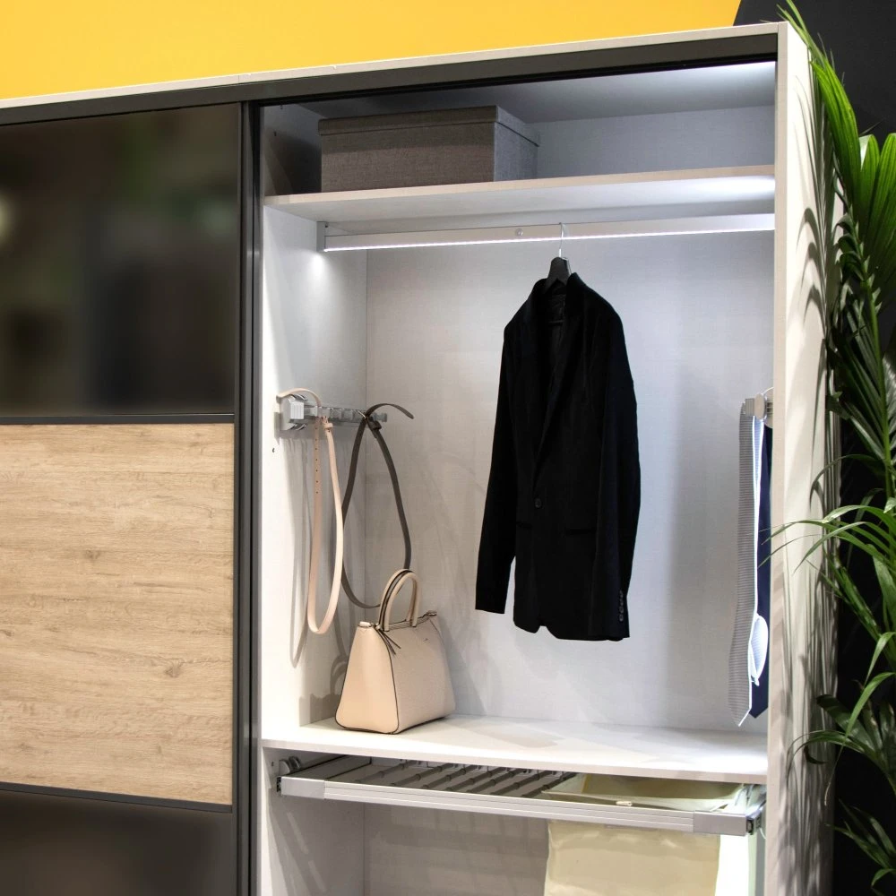 Porta Cinturones Lateral Extraíble, Anodizado Mate, Plástico Y Aluminio - Emuca 6 Porta Cinturones Lateral Extraíble, Anodizado Mate, Plástico Y Aluminio - Emuca - Imagen 4